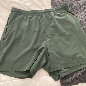 Mens lululemon pacebreaker short size L